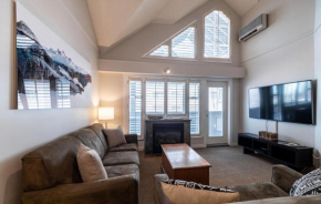 Renovated Ski in ski out 2 bedroom 1 bedroom plus enclosed loft